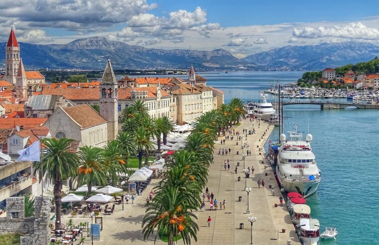 Starobylé lázeňské městečko Trogir patří mezi nejnavštěvovanější města Dalmácie