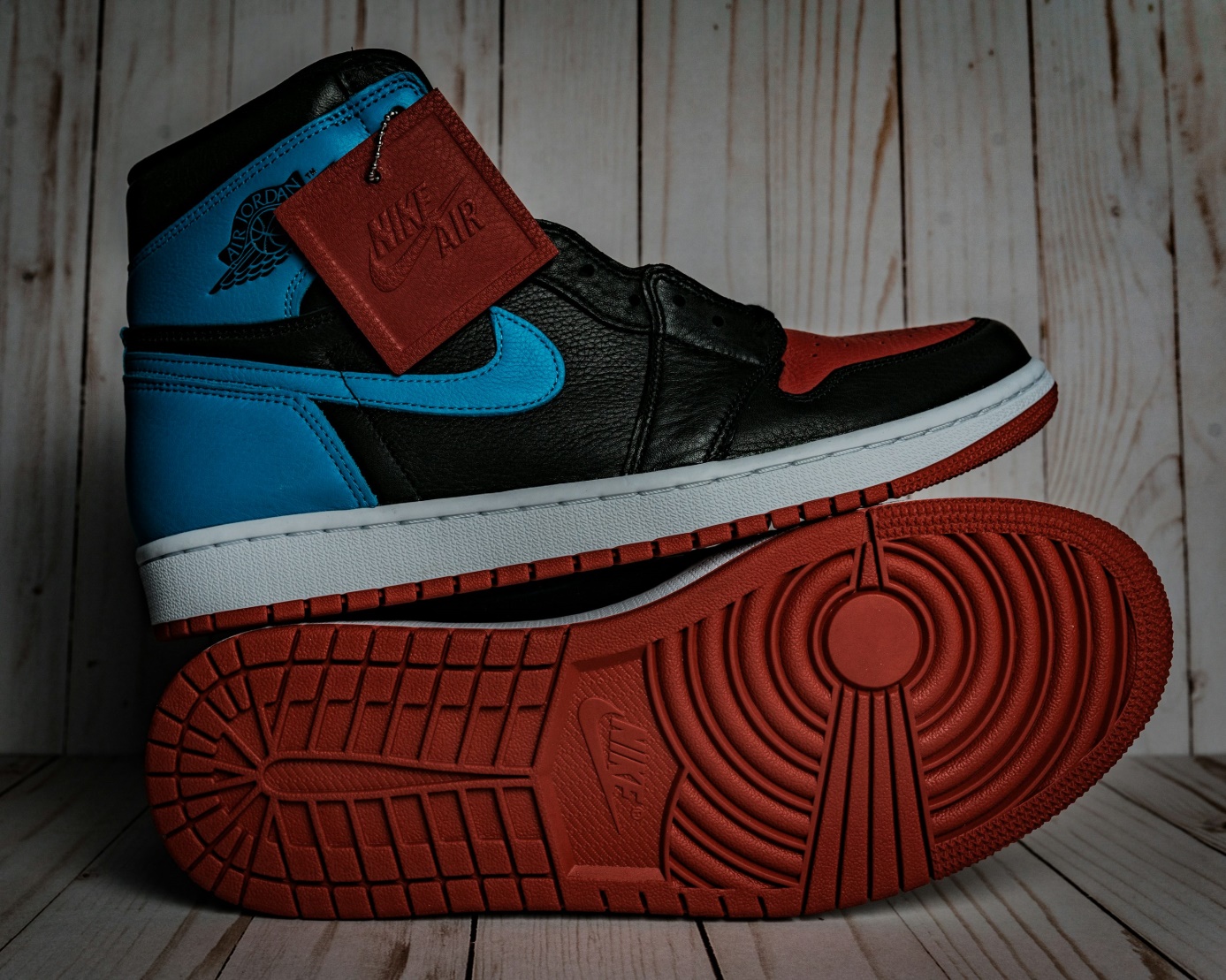 Air Jordan 4 jsou legendární boty s nezaměnitelným charakterem